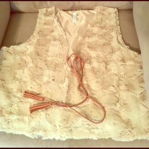 *BRAND NEW* boutique purchase~ Tan faux fur Vest